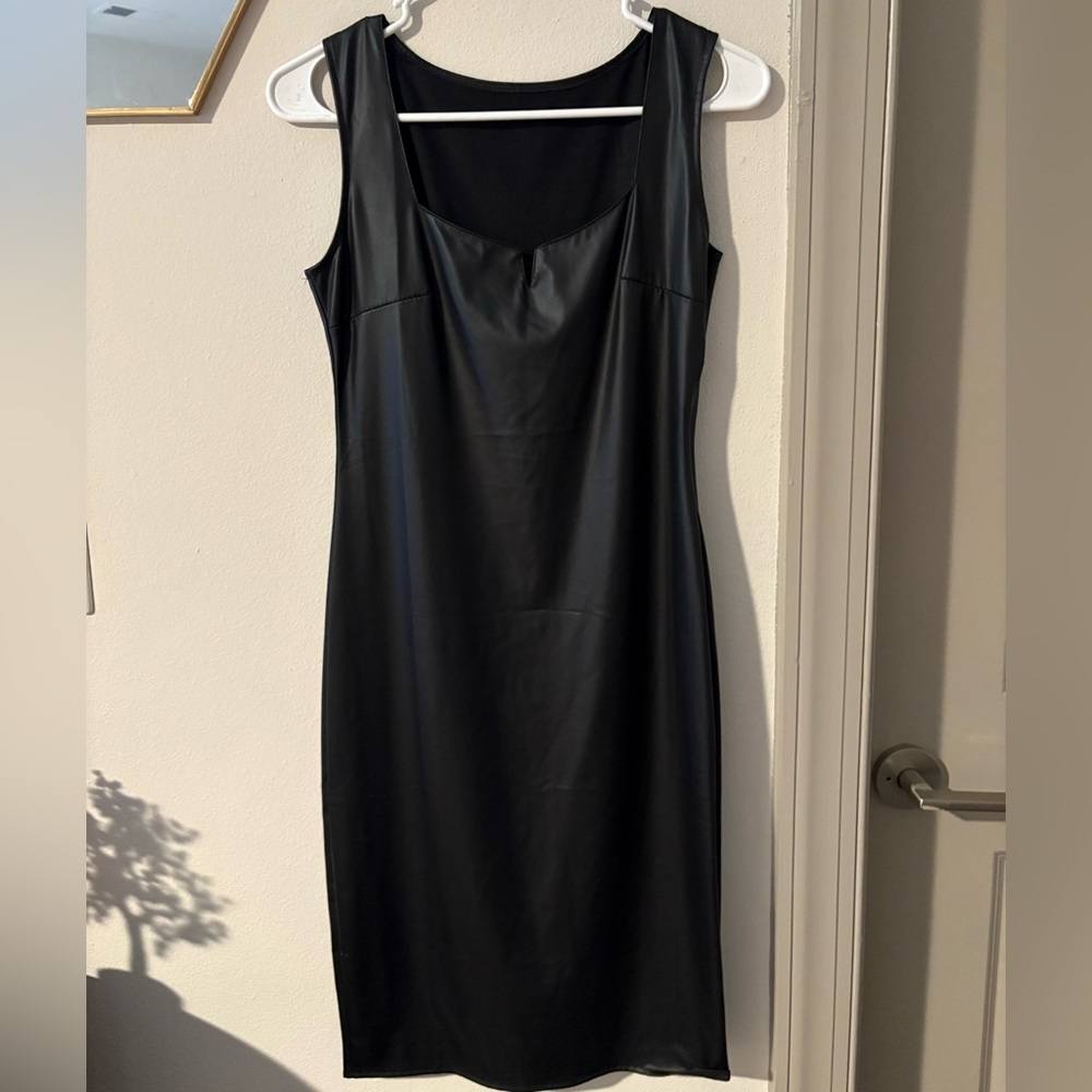 Elegant Black Sleeveless Dress